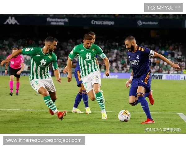 西甲后卫组合表现稳健，球队防线持续保持坚不可摧状态