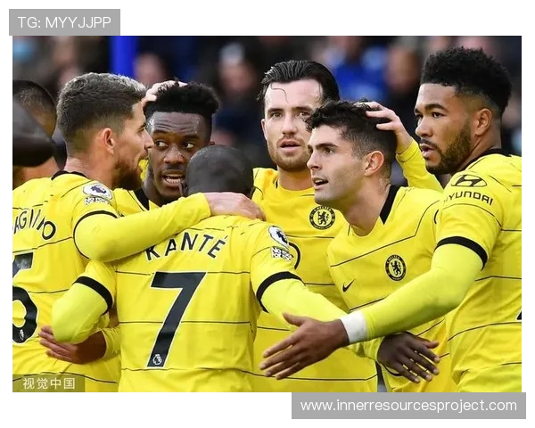 从黑马奇兵到切尔西中场核心：坎特的生涯转折