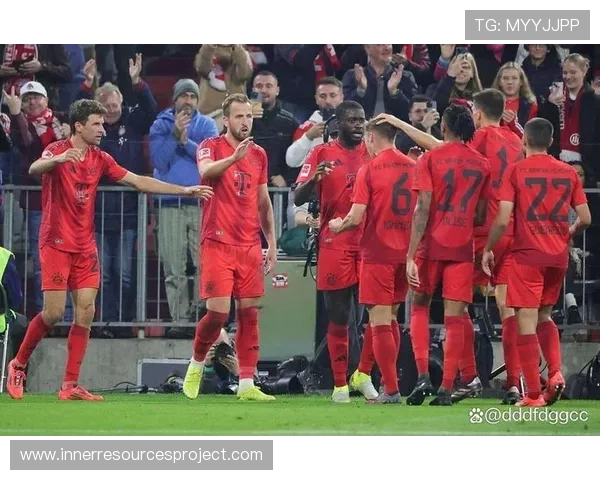 拜仁中场失控隐忧显现,全场压制难掩节奏混乱对争冠形势产生影响 拜仁中场失控隐忧显现,全场压制难掩节奏混乱对争冠形势产生影响